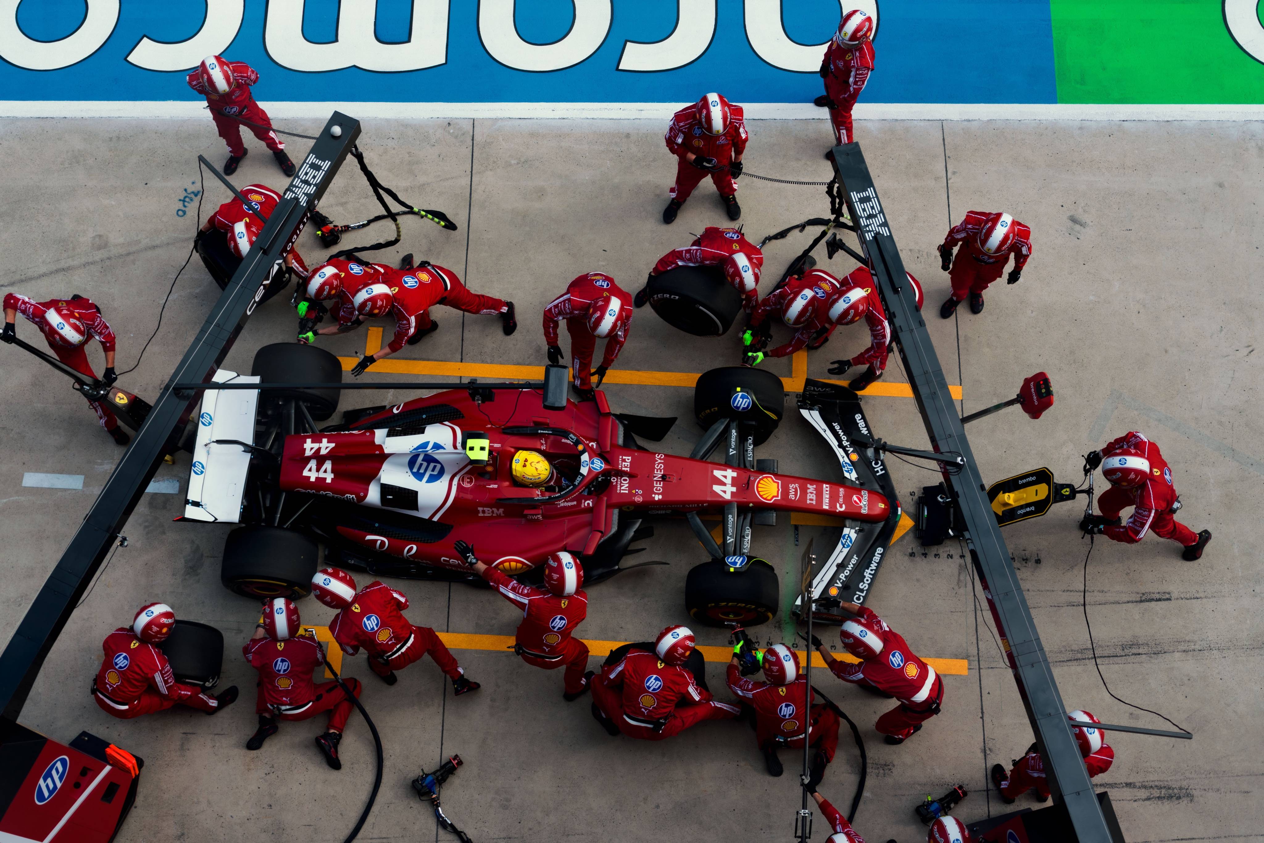 爱游戏在线-哈斯车队碾压梅赛德斯，勒克莱尔统治全场