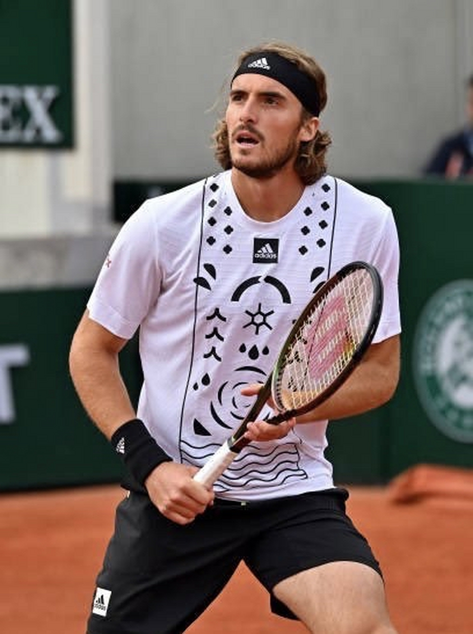 爱游戏官网-法网逆转ATP总决赛，西西帕斯惊艳四座