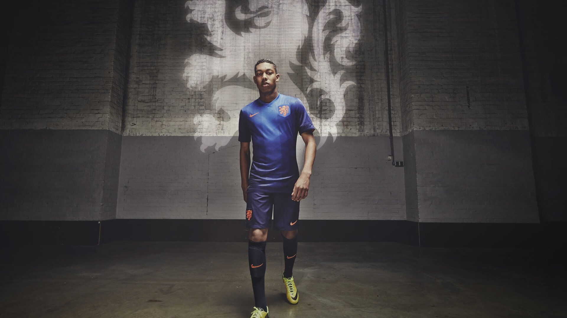 爱游戏-阿尔瓦雷斯,当蓝军遭遇黑星,大场面先生如何定义足球的关键?